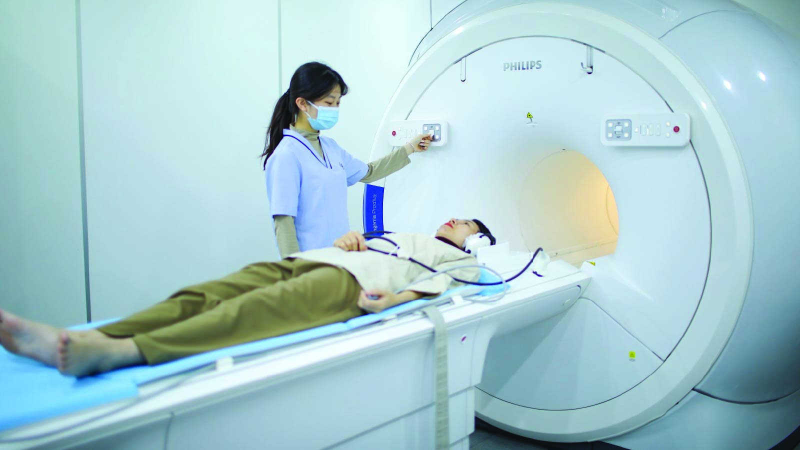 Máy chụp cộng hưởng từ (MRI)