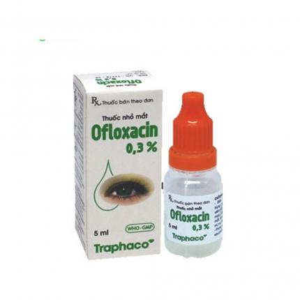 Đối tượng nào cần được thực hiện thận trọng khi sử dụng ofloxacin nhỏ mắt?
